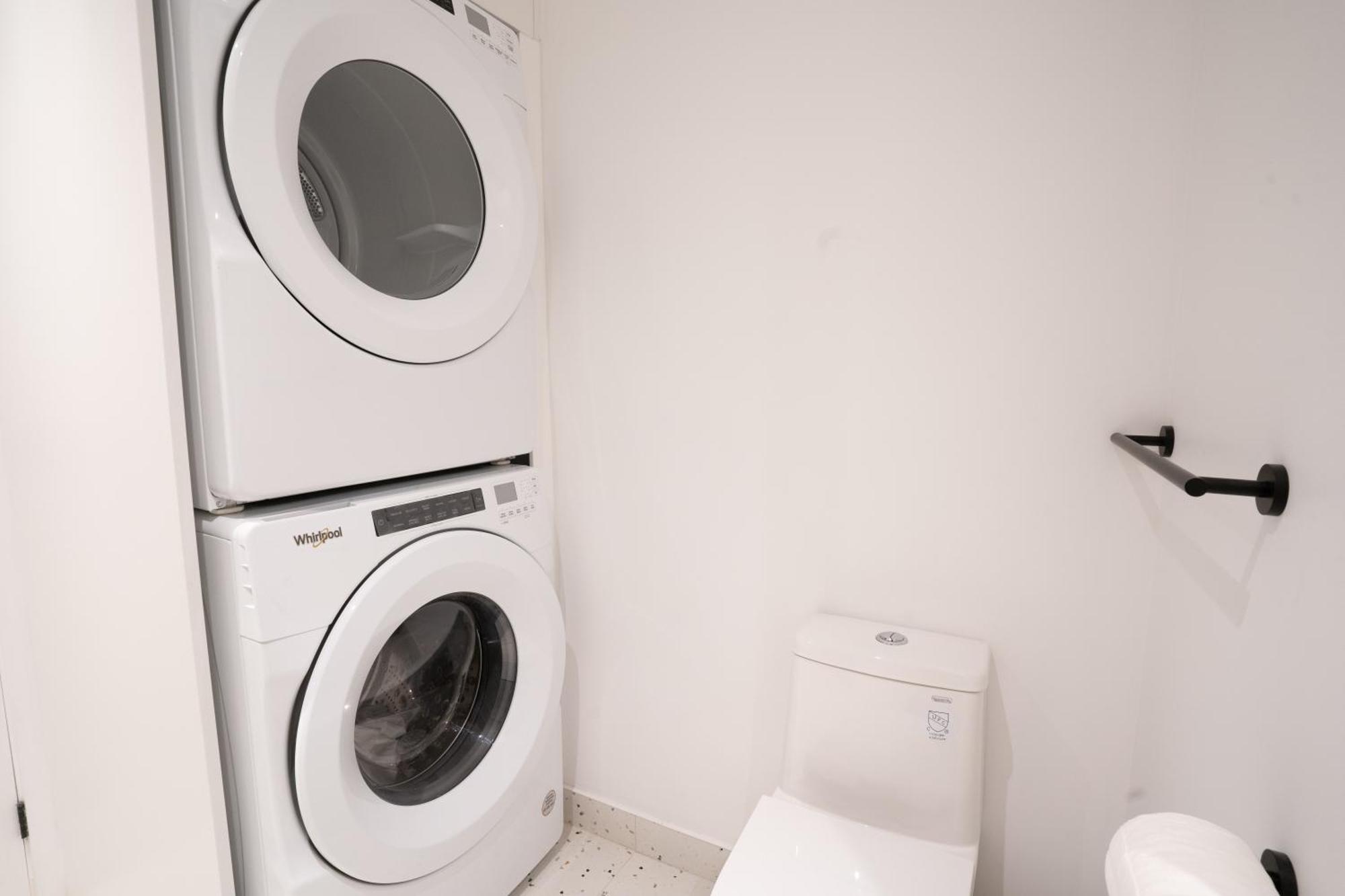 Beautifully Renovated 3br Downtown 2min To Metro * Montréal