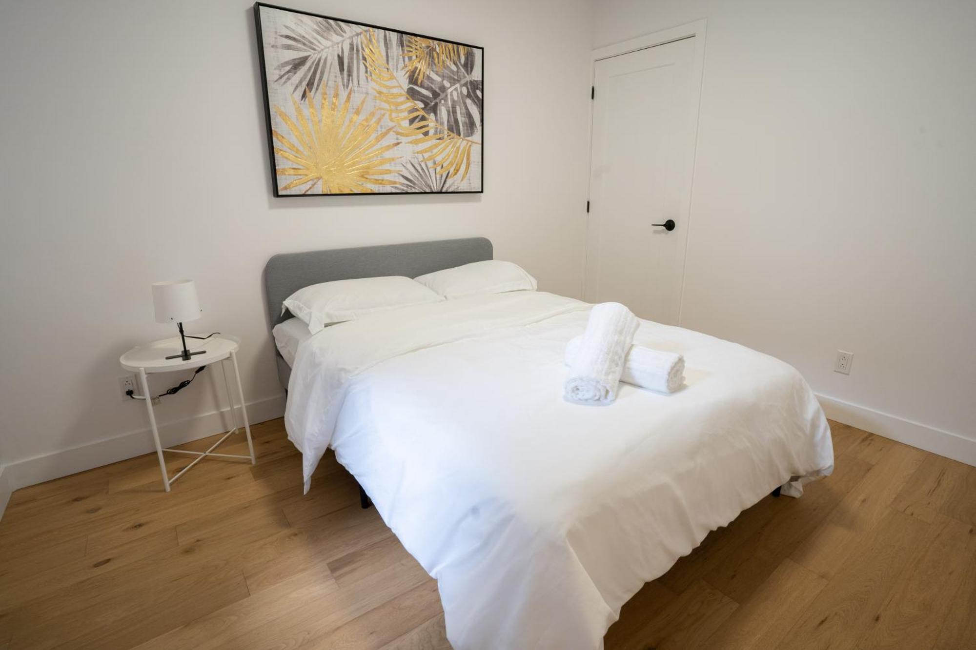 Beautifully Renovated 3br Downtown 2min To Metro * Montréal