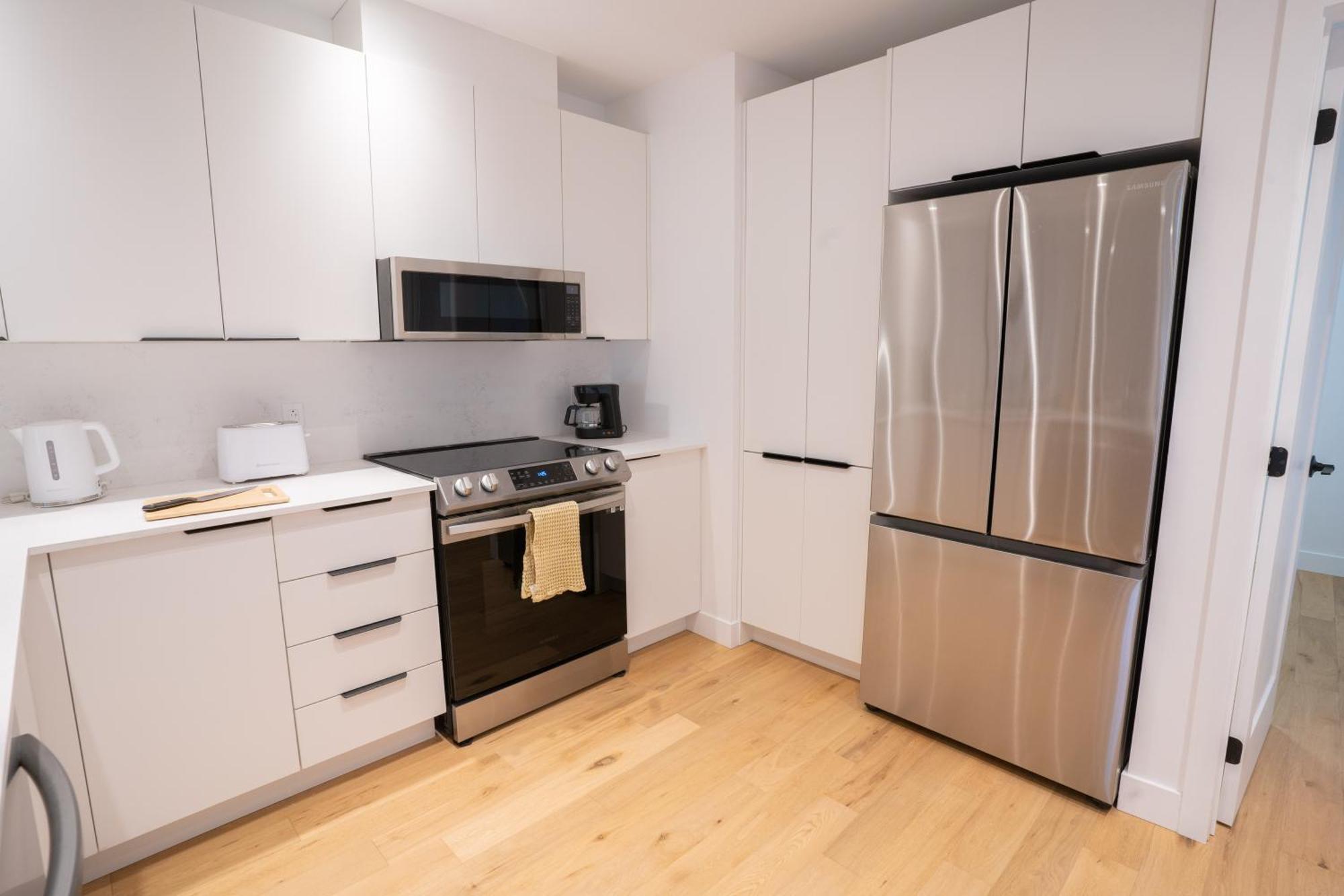 Beautifully Renovated 3br Downtown 2min To Metro * Montréal